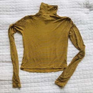 🔥 3 for $25 🔥 Black & Yellow Turtleneck Tee
